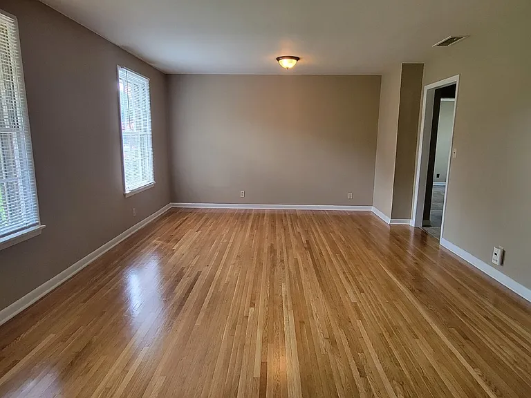 6408 Robinhood Ln NW — Photo 2