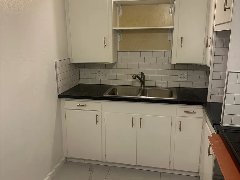 Marble tile and backsplash. Brand new stainless stove/oven