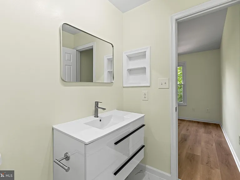 2615 Chivalry Ct — Photo 32