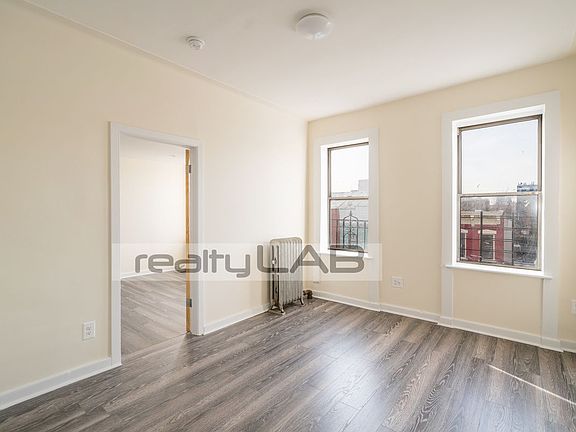 4th image of 179 Tompkins Ave #4L