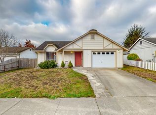 128 Meadow Bridge Ln, Rio Dell, CA 95562