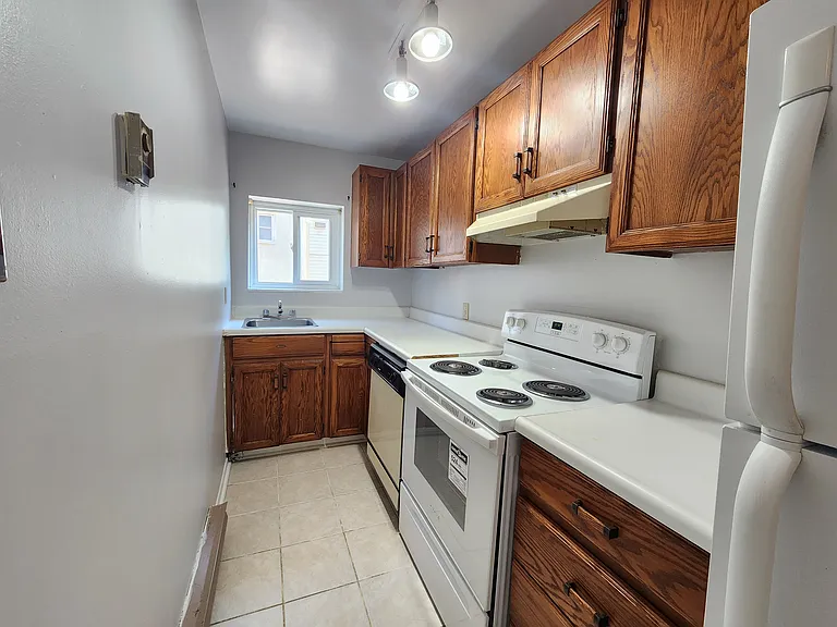 638 Rideau St #A — Photo 2