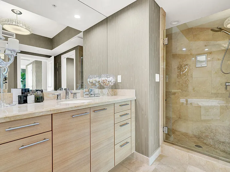 1 N Ocean Blvd #1007 — Photo 32