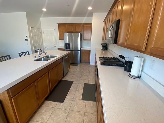 3rd image of 10432 Bagg Ave