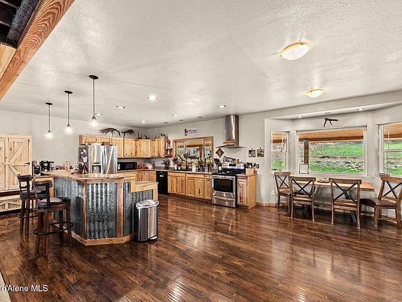3rd image of 414 Joans Rd