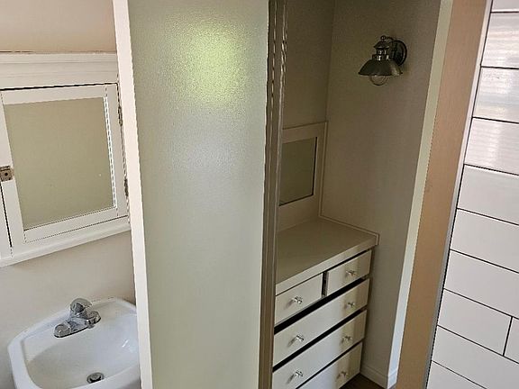 Bath / Closet