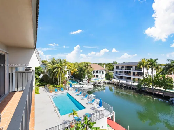 6815 Edgewater Dr APT 308, Coral Gables, FL 33133