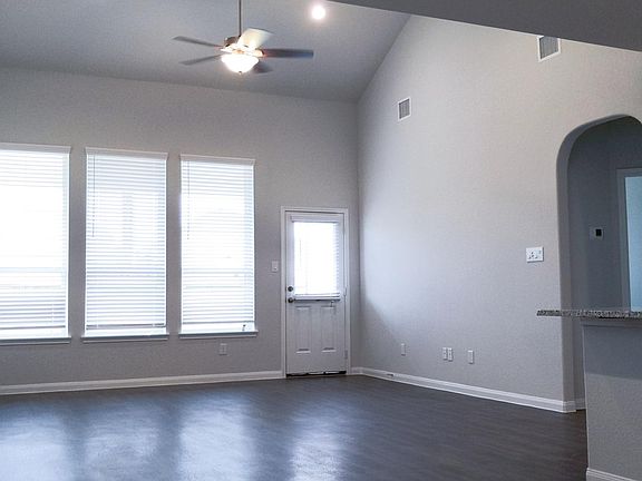 5th image of 3000 Lake Dr