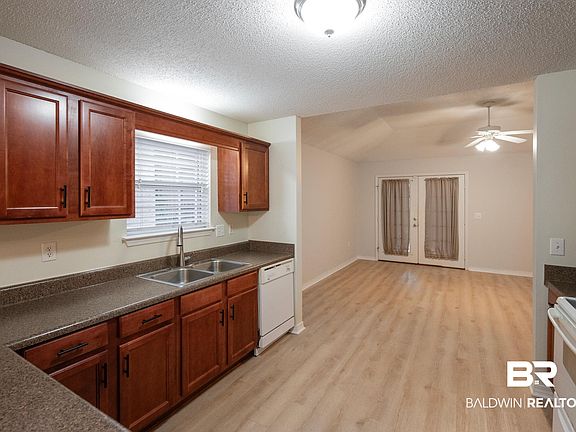 4th image of 7458 Avery Ln