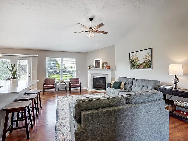 1442 Observatory Dr — Photo 6