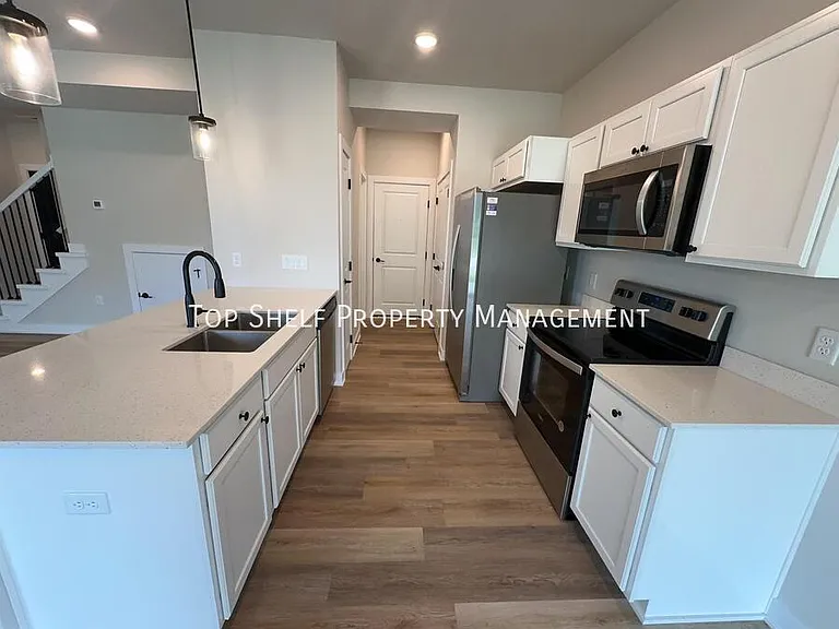 232 Bristlecone Dr — Photo 3
