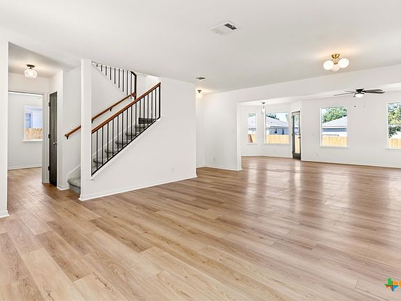 2nd image of 208 Langely