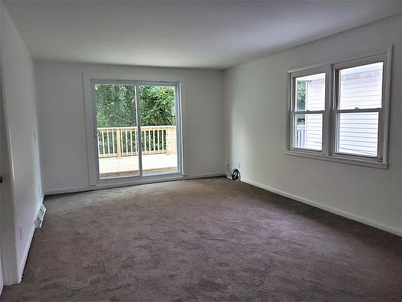 4th image of 43 Grove Ave #2