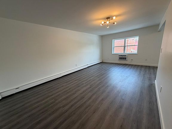 5th image of 556 Washington Ave APT 36