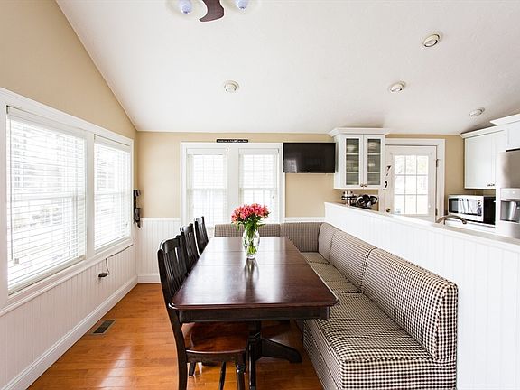 5th image of 62 Cottage St #7