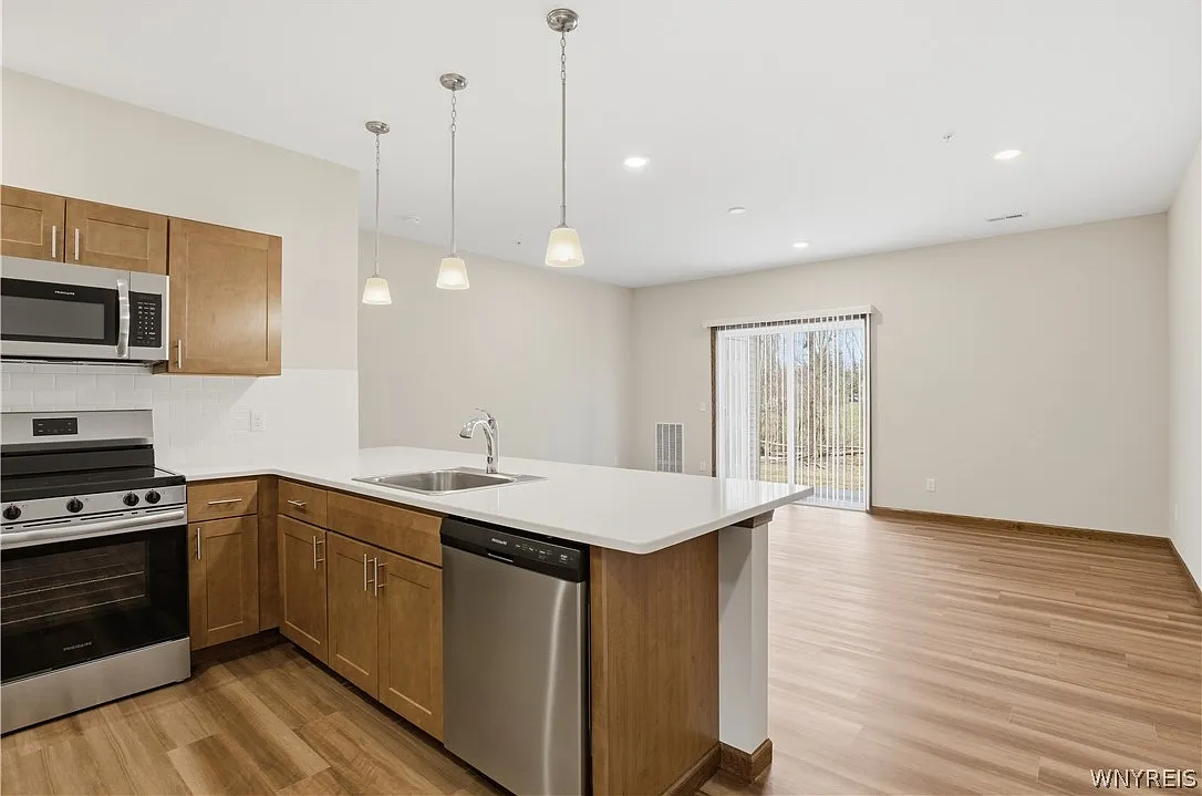 2 bed, 2.0 bath, 1094 sqft, $2,015 — Photo 4