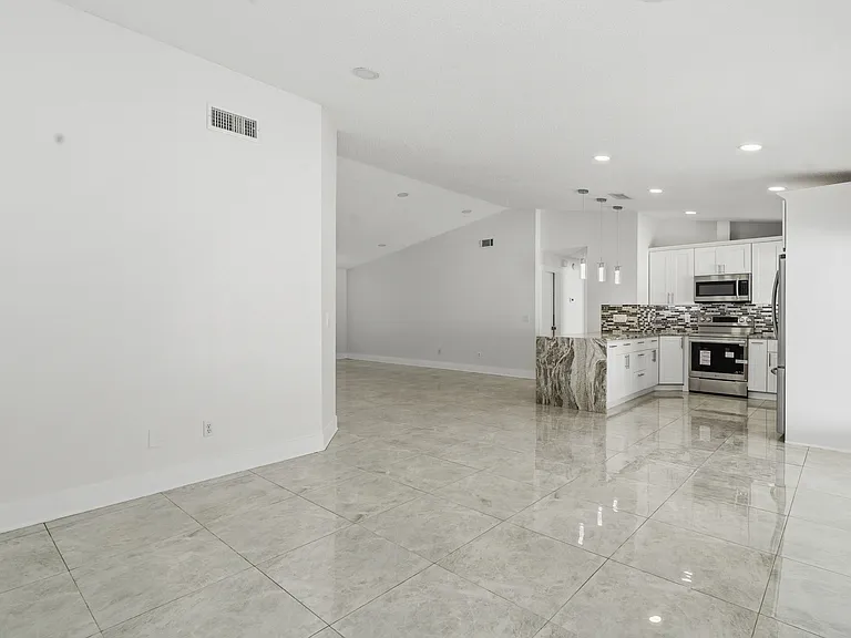 9507 Camden Hill Ct — Photo 4