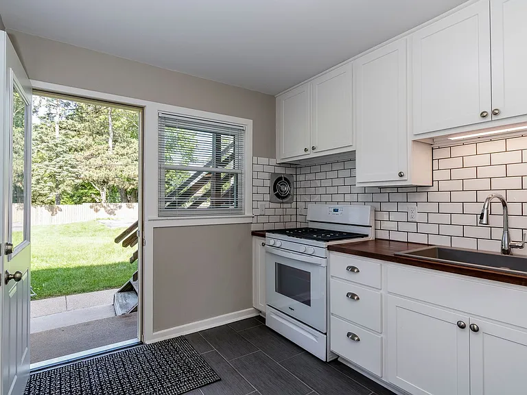 1210 S Midvale Blvd — Photo 20