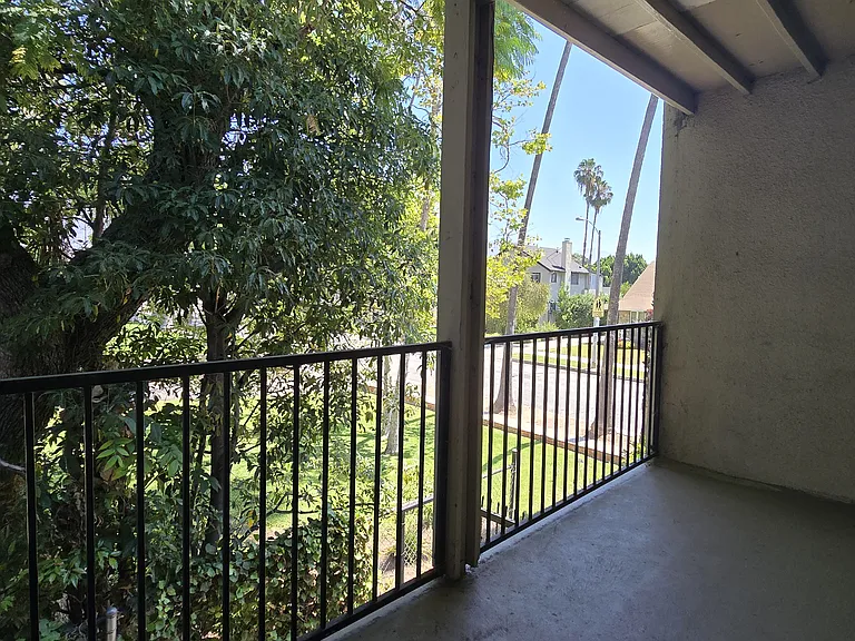 477 S El Molino Ave #5 — Photo 11