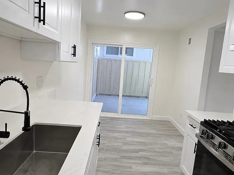 1334 Engracia Ave — Photo 8