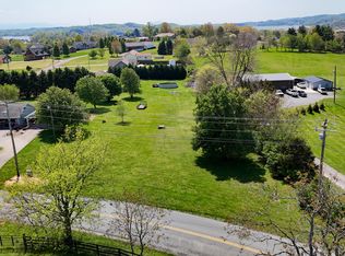 723 Burchfield Rd, Dandridge, TN 37725