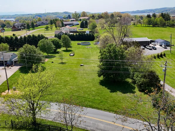 723 Burchfield Rd, Dandridge, TN 37725