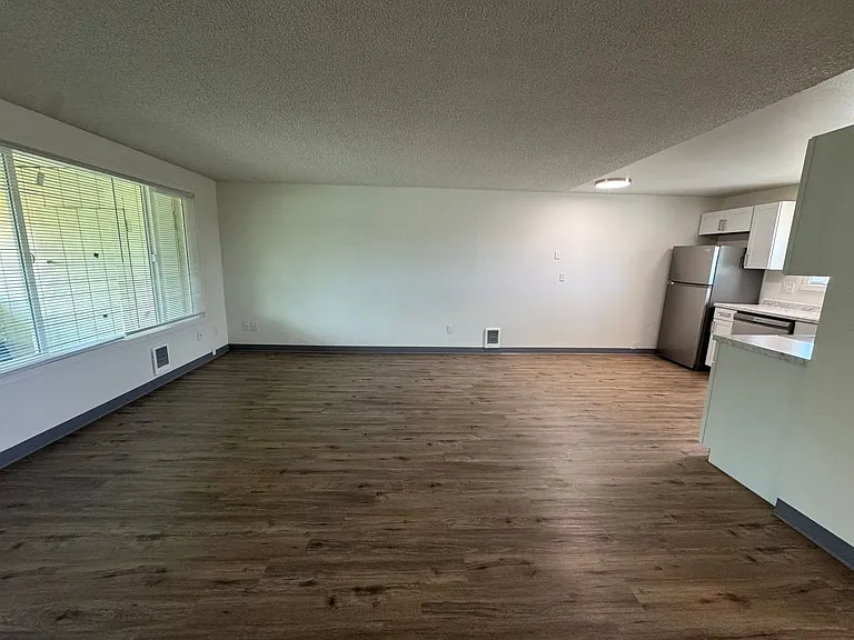Somerset Apartments — Photo 10