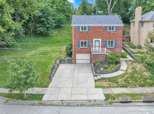 912 Country Club Dr, Pittsburgh, PA 15228