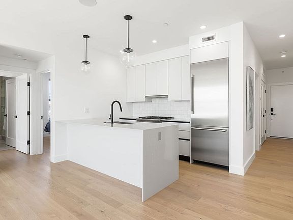3rd image of 472 W Broadway Unit 501