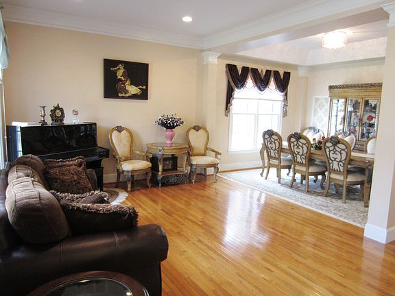 3rd image of 2207 Hardwick St