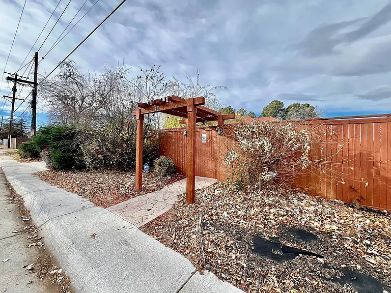 2580 N Monaco Pkwy #2 — Photo 20