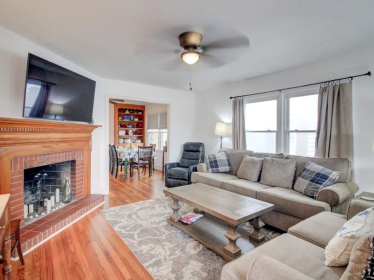 1206 Shepard St — Photo 4