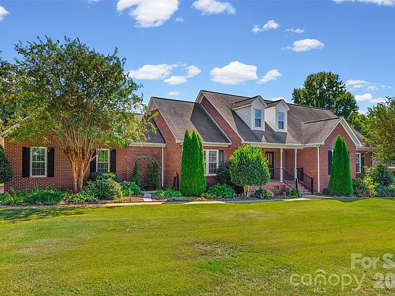 3rd image of 705 Carrollton Pl