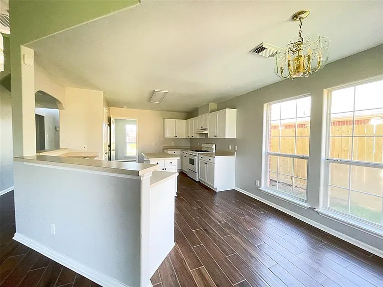 6638 Chantalle Dr — Photo 8