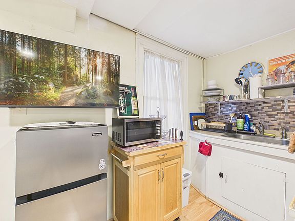 3rd image of 260 North St #1