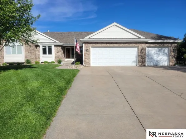 508 Elizabeth Cir, Yutan, NE 68073