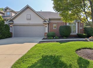 38 Shadow Creek Cir, Palos Heights, IL 60463
