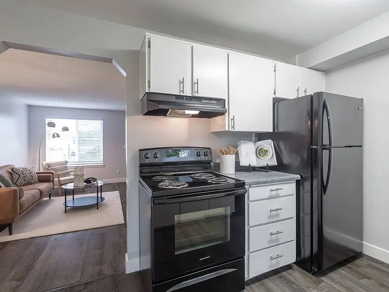 Somerset West Apartments — Photo 26