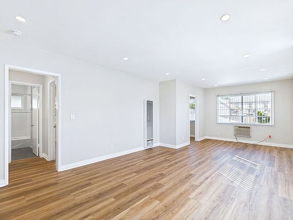 2nd image of 1401 N Los Robles Ave #22