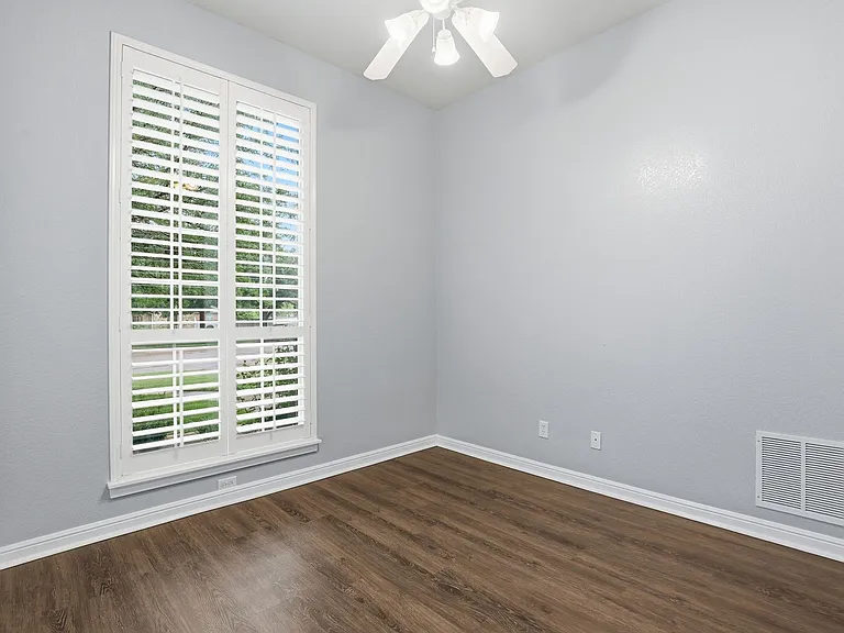 1404 Chaucer Dr — Photo 19
