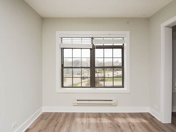 4th image of 725 Johnston Dr #21