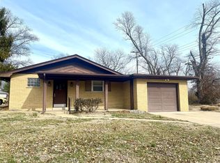 16 Aaron Dr, Belleville, IL 62220