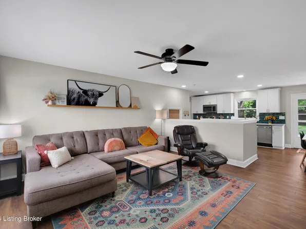 7006 Green Manor Dr, Louisville, KY 40228