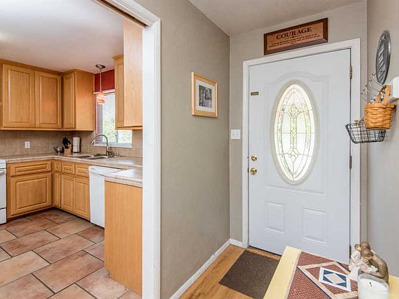 4th image of 2724 W Laurel Ave