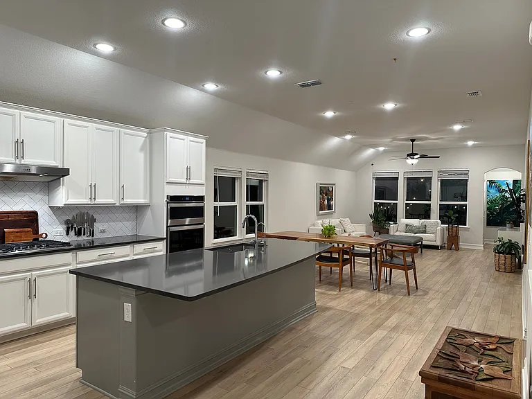 2317 Chapel Cross Ln — Photo 2
