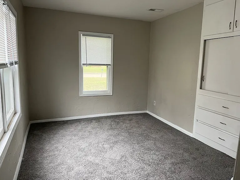 421 S McComas St — Photo 5