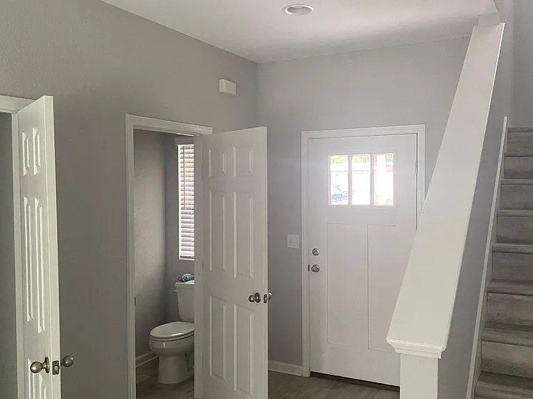 1737 Charlotte St — Photo 5