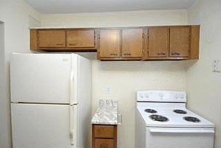 5th image of 2661 Beal St