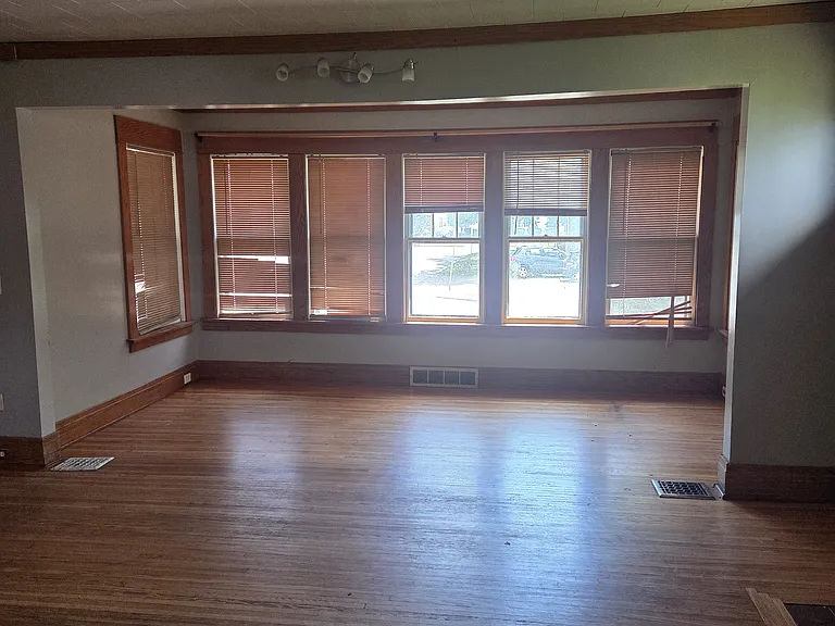 3 Hawthorne Ave — Photo 9