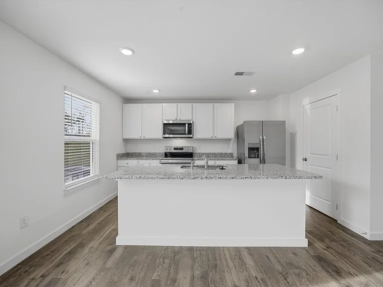 7740 Belhaven Ln — Photo 9